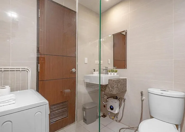 Uptown Bgc 1br Warm Neutral Pool View Apartamento Manila