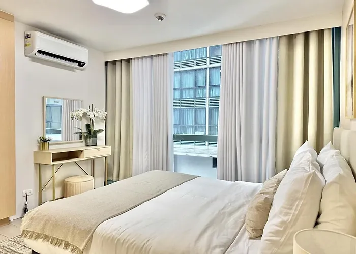 Uptown Bgc 1br Warm Neutral Pool View Apartamento
