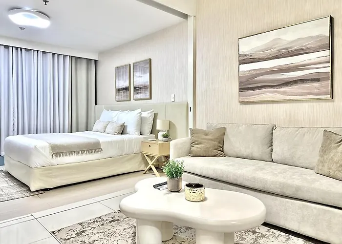 Uptown Bgc 1br Warm Neutral Pool View Apartamento Manila