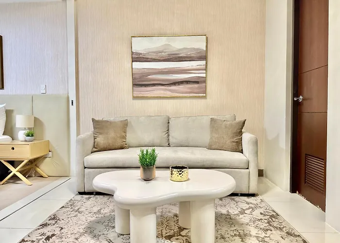 Uptown Bgc 1br Warm Neutral Pool View *