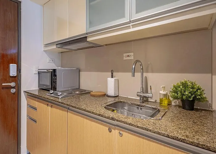 Uptown Bgc 1br Warm Neutral Pool View Apartamento Manila